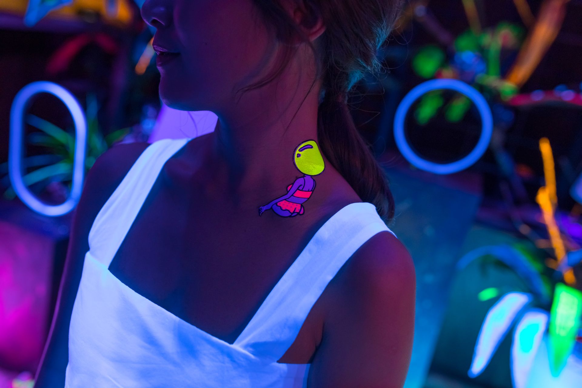 yi_NEON-PARTY_gallery-5