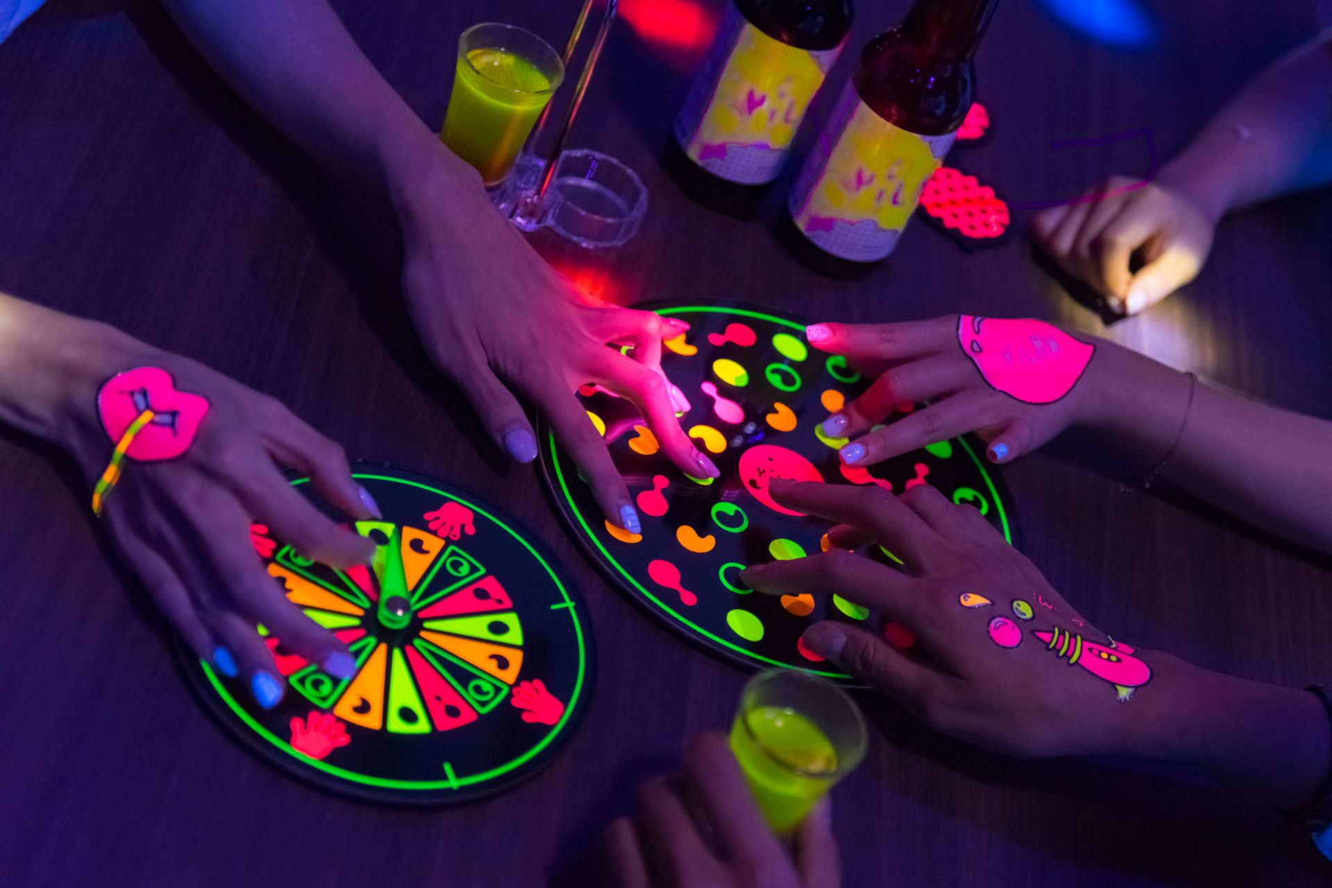 yi_NEON-PARTY_gallery-6
